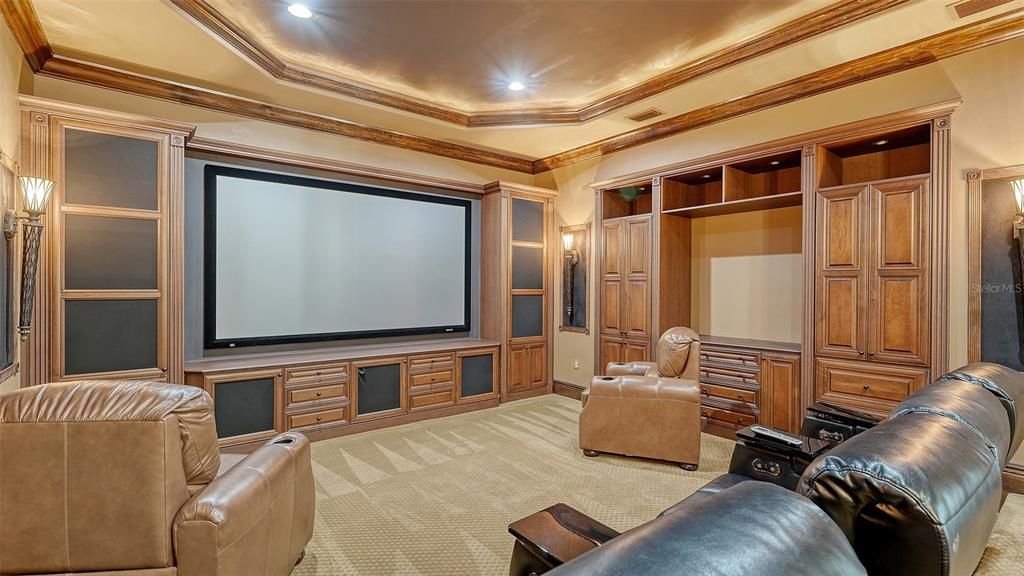 For Sale: $3,395,000 (4 beds, 4 baths, 6550 Square Feet)