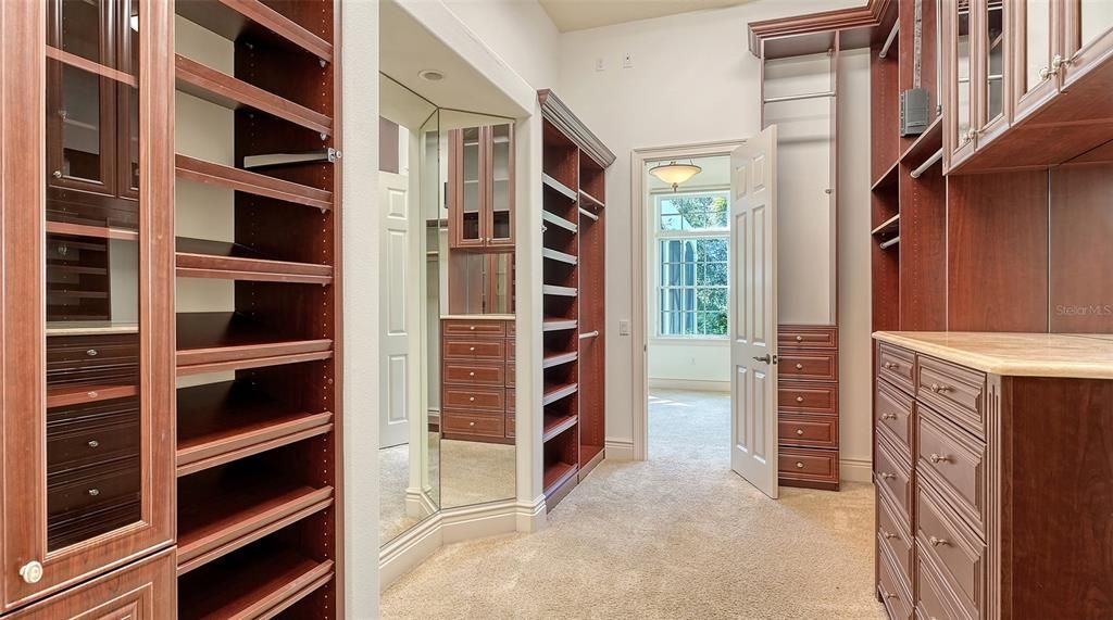 For Sale: $3,395,000 (4 beds, 4 baths, 6550 Square Feet)