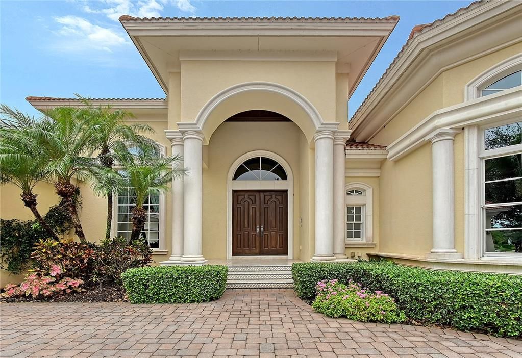 For Sale: $3,395,000 (4 beds, 4 baths, 6550 Square Feet)