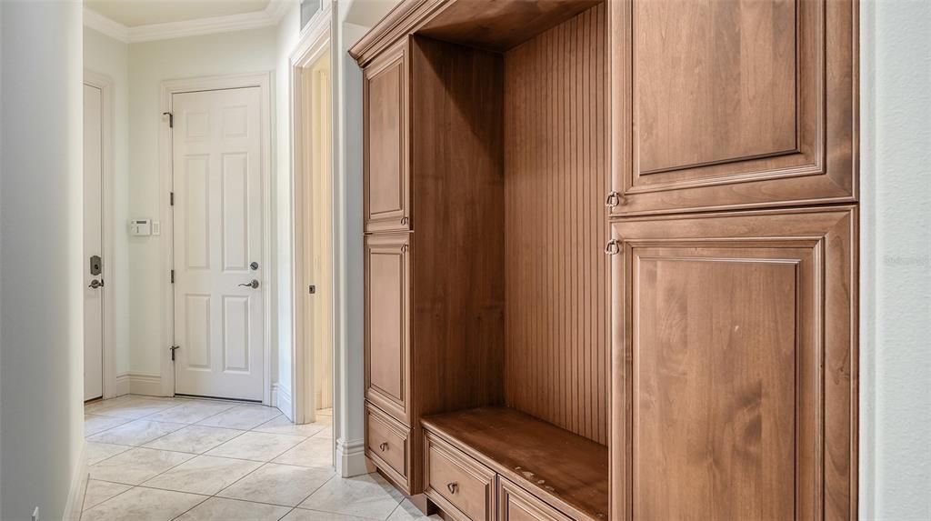 For Sale: $3,395,000 (4 beds, 4 baths, 6550 Square Feet)