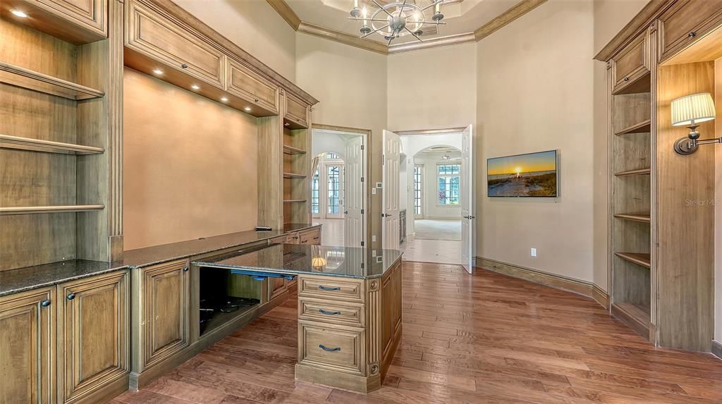 For Sale: $3,395,000 (4 beds, 4 baths, 6550 Square Feet)