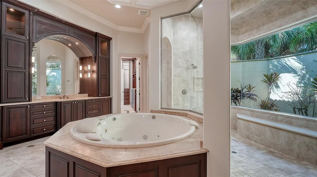 For Sale: $3,395,000 (4 beds, 4 baths, 6550 Square Feet)