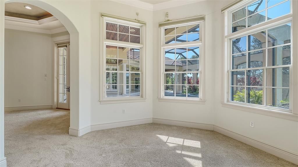 For Sale: $3,395,000 (4 beds, 4 baths, 6550 Square Feet)