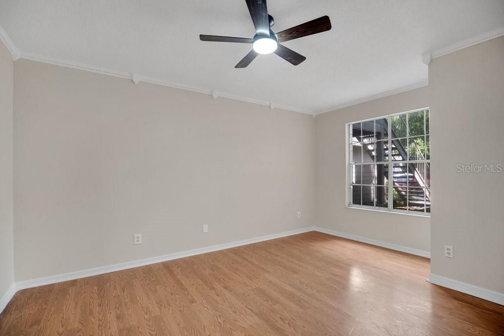 На продажу: $199,000 (2 спален, 2 ванн, 992 Квадратных фут)