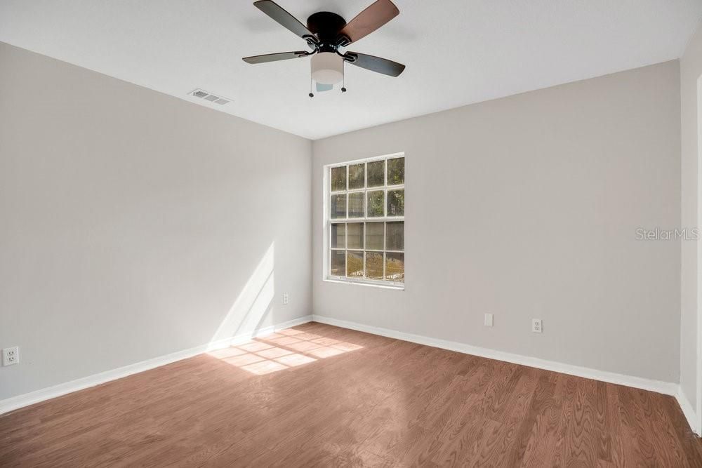 На продажу: $199,000 (2 спален, 2 ванн, 992 Квадратных фут)