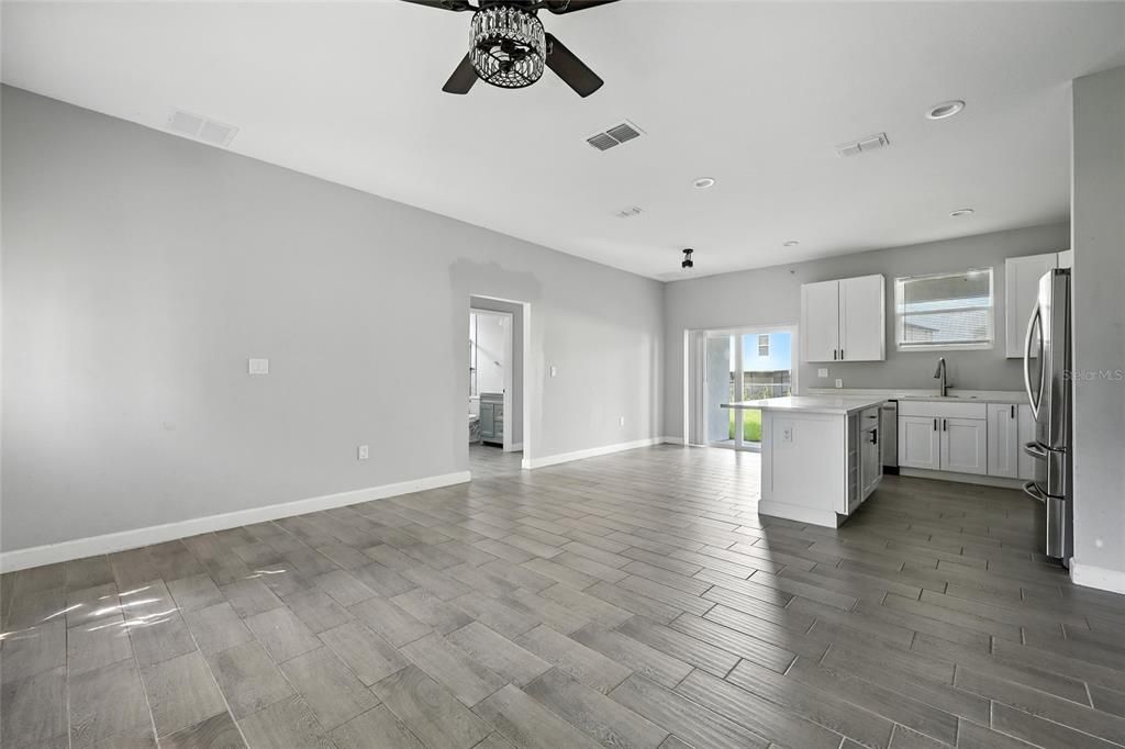 Activo con contrato: $243,000 (3 camas, 2 baños, 1305 Pies cuadrados)