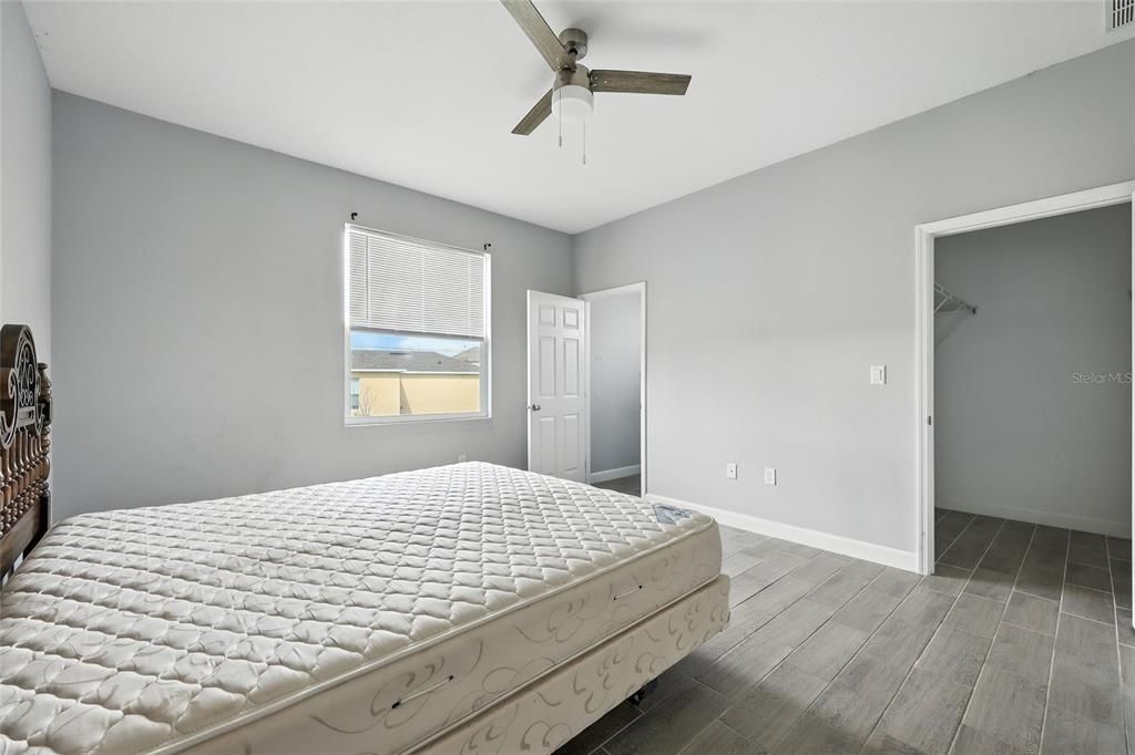 Activo con contrato: $243,000 (3 camas, 2 baños, 1305 Pies cuadrados)