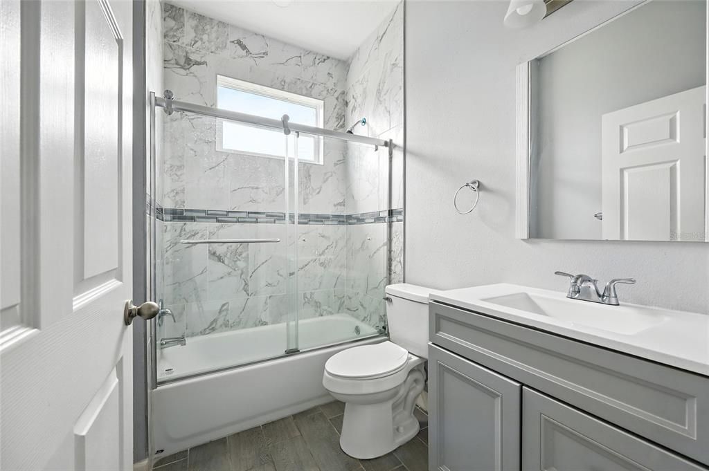 Activo con contrato: $243,000 (3 camas, 2 baños, 1305 Pies cuadrados)