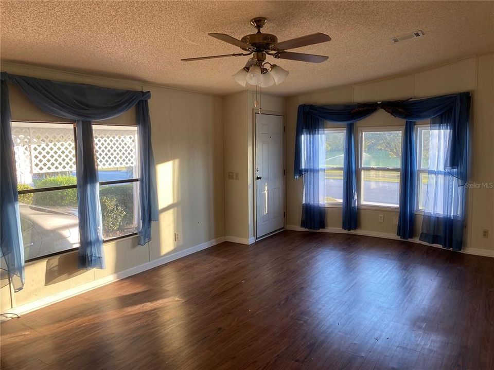 For Sale: $114,900 (2 beds, 2 baths, 1428 Square Feet)