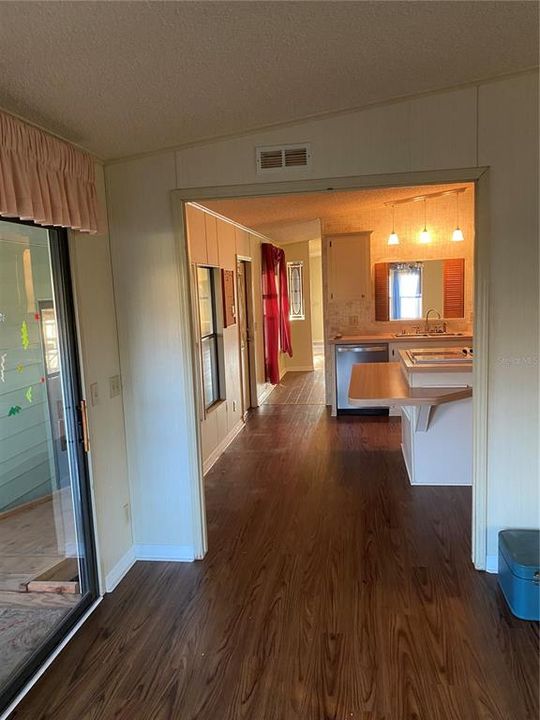 For Sale: $114,900 (2 beds, 2 baths, 1428 Square Feet)