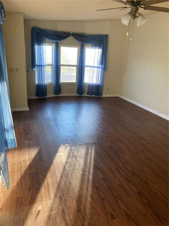 For Sale: $114,900 (2 beds, 2 baths, 1428 Square Feet)