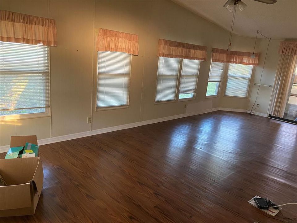 For Sale: $114,900 (2 beds, 2 baths, 1428 Square Feet)