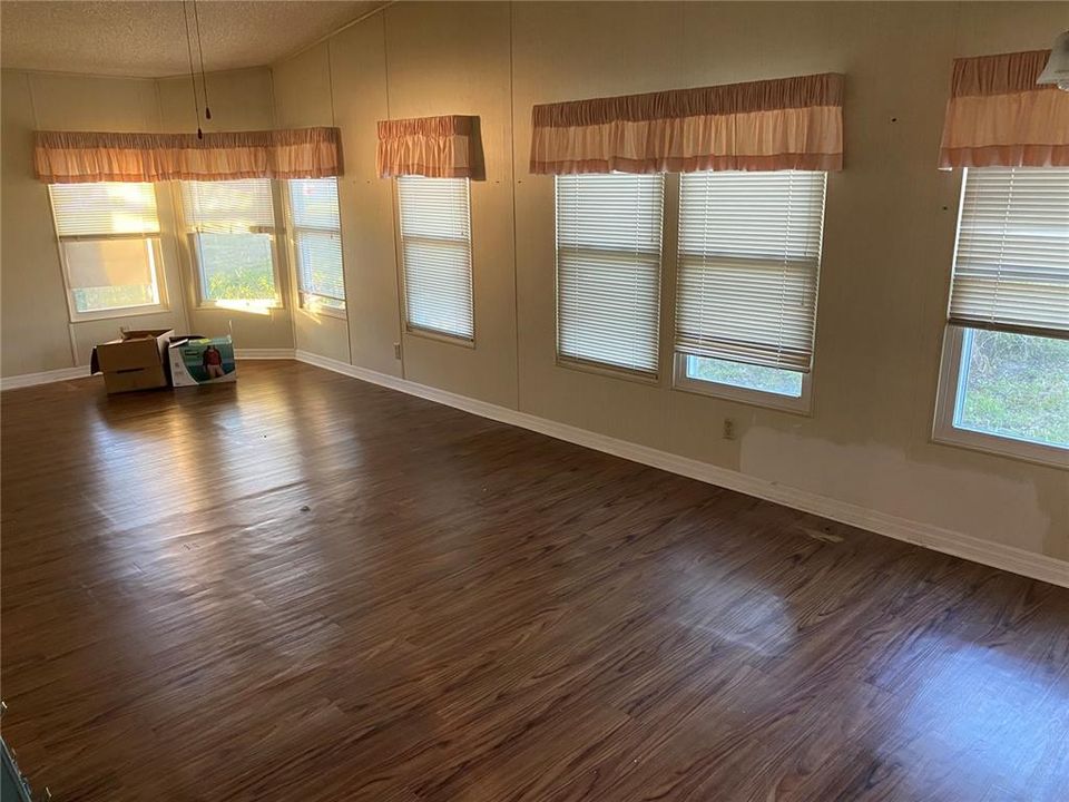 For Sale: $114,900 (2 beds, 2 baths, 1428 Square Feet)