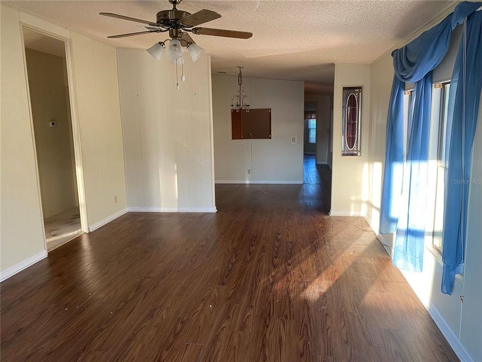 For Sale: $114,900 (2 beds, 2 baths, 1428 Square Feet)