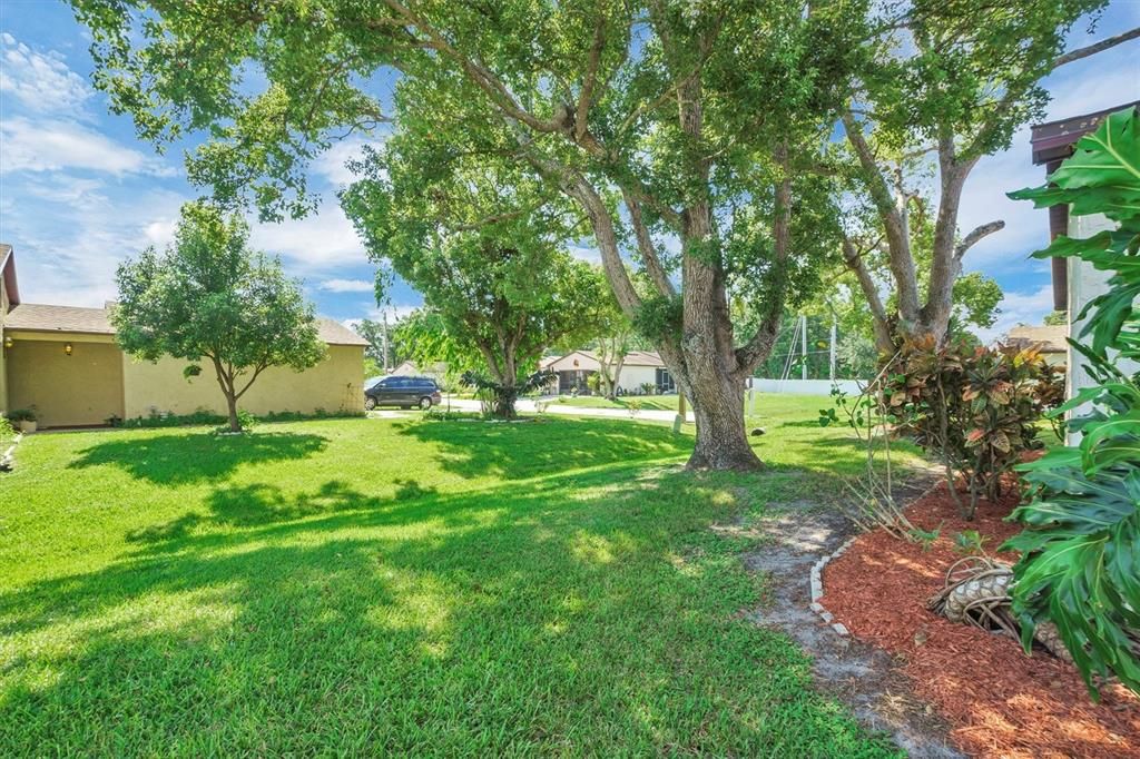 Active With Contract: $211,500 (3 beds, 2 baths, 1420 Square Feet)