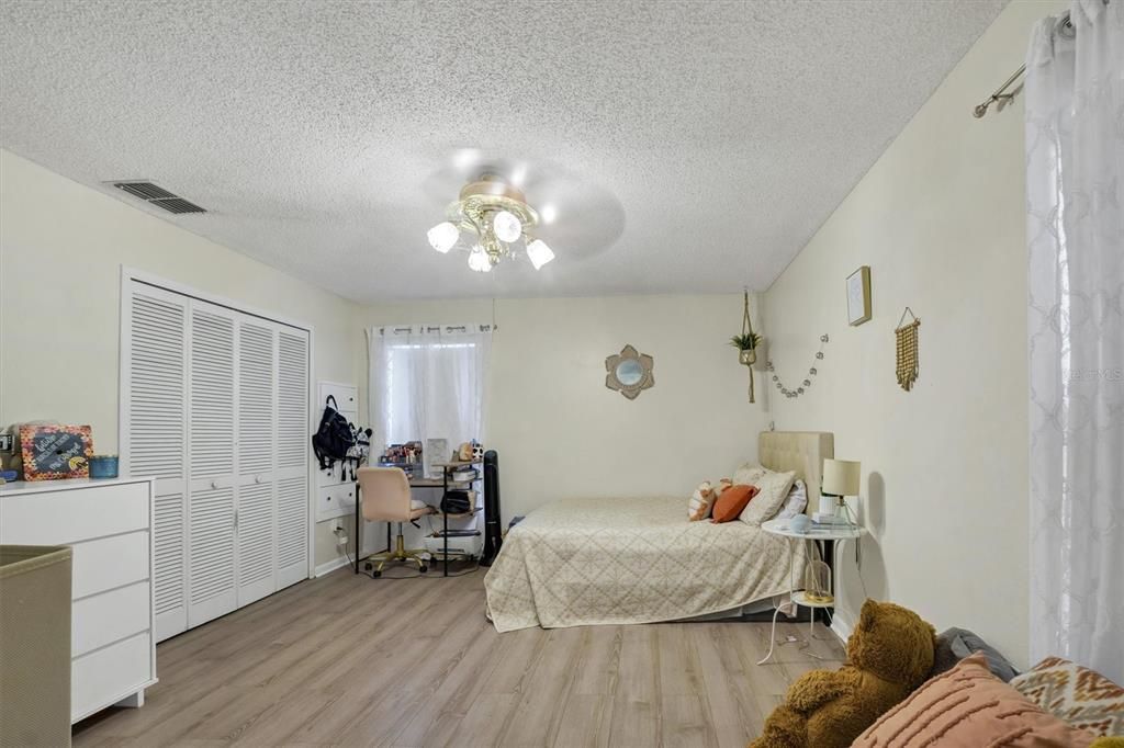 Active With Contract: $211,500 (3 beds, 2 baths, 1420 Square Feet)