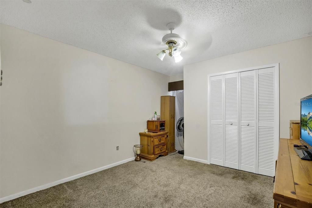 Active With Contract: $211,500 (3 beds, 2 baths, 1420 Square Feet)