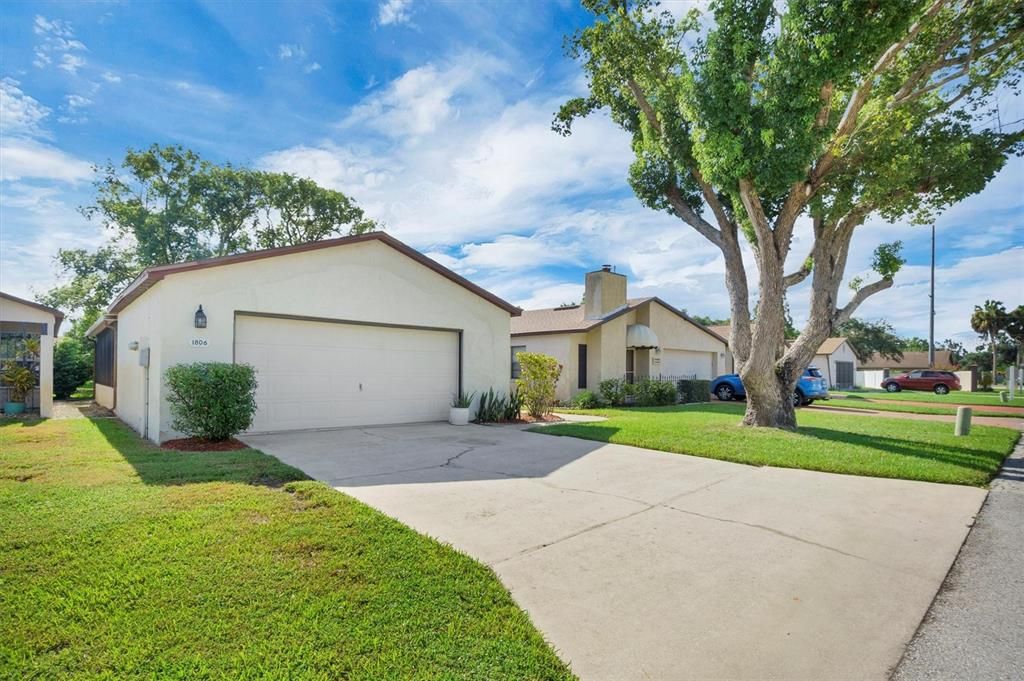 Active With Contract: $211,500 (3 beds, 2 baths, 1420 Square Feet)