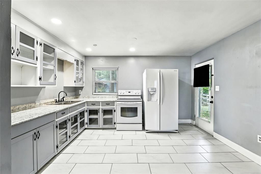 En Venta: $289,250 (3 camas, 0 baños, 1265 Pies cuadrados)