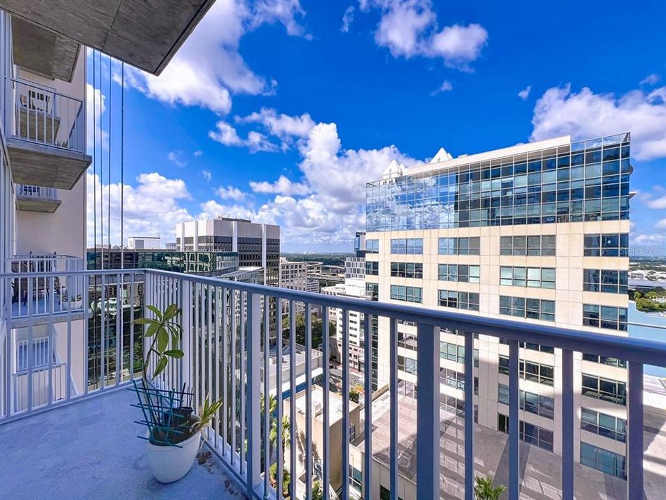 For Sale: $227,000 (1 beds, 1 baths, 837 Square Feet)