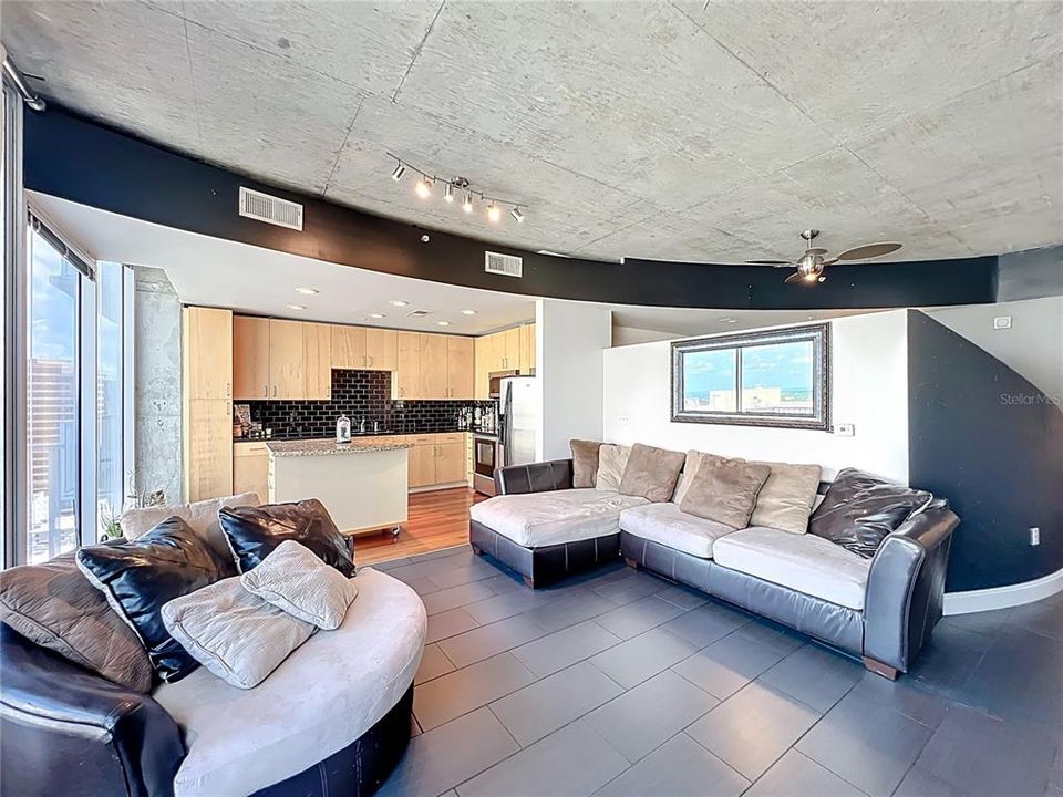 For Sale: $227,000 (1 beds, 1 baths, 837 Square Feet)