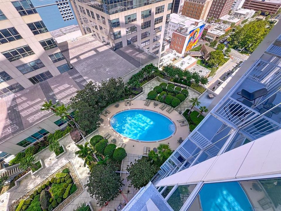 For Sale: $227,000 (1 beds, 1 baths, 837 Square Feet)