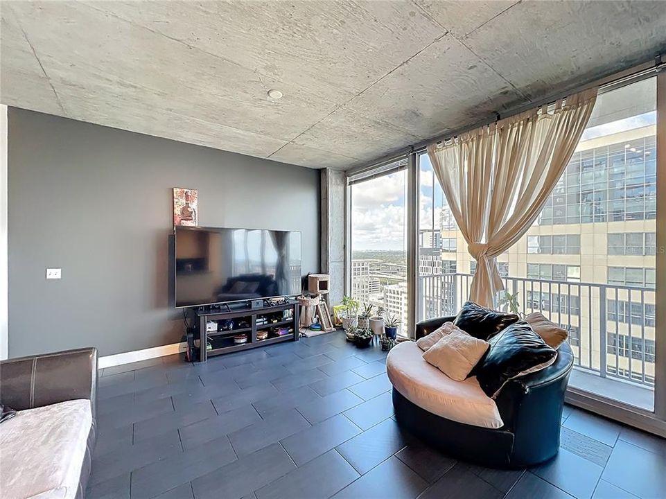 For Sale: $227,000 (1 beds, 1 baths, 837 Square Feet)