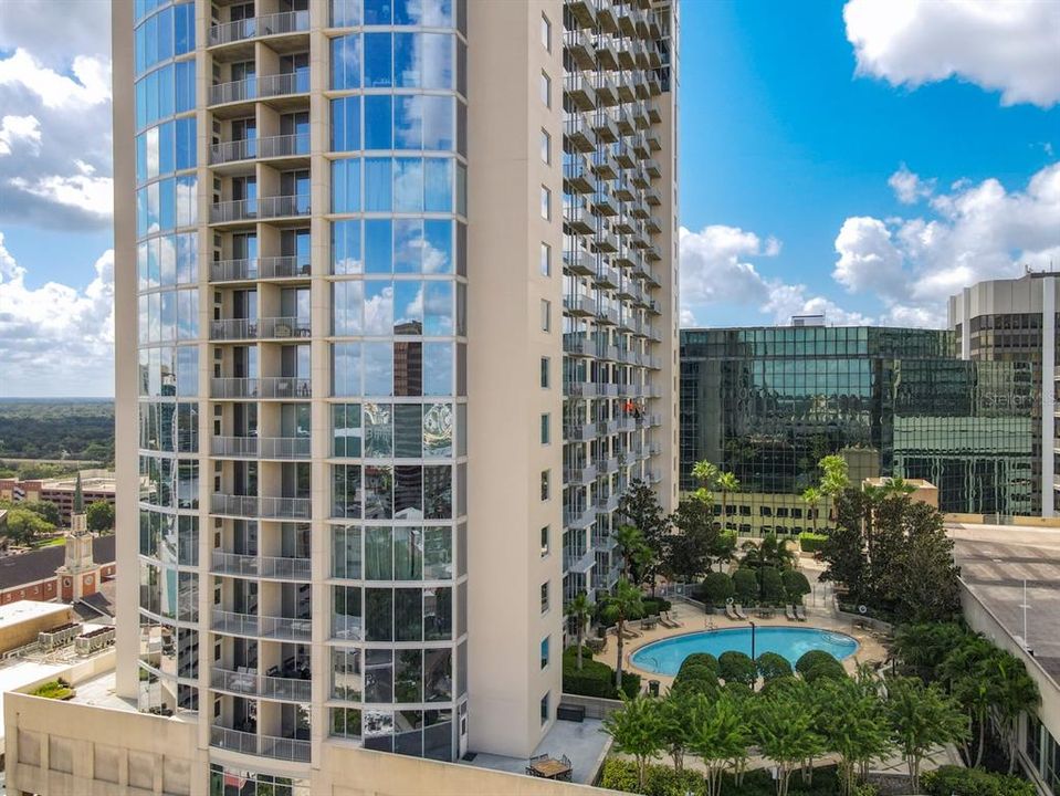 For Sale: $227,000 (1 beds, 1 baths, 837 Square Feet)