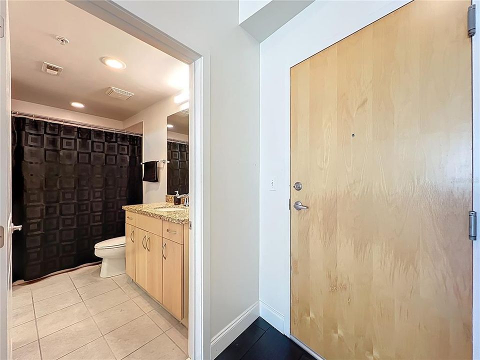 For Sale: $227,000 (1 beds, 1 baths, 837 Square Feet)