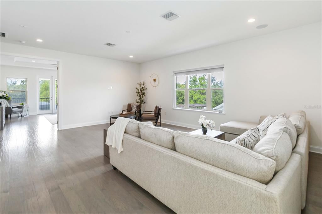 En Venta: $1,425,000 (5 camas, 4 baños, 4178 Pies cuadrados)