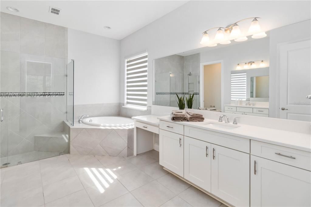 En Venta: $1,425,000 (5 camas, 4 baños, 4178 Pies cuadrados)