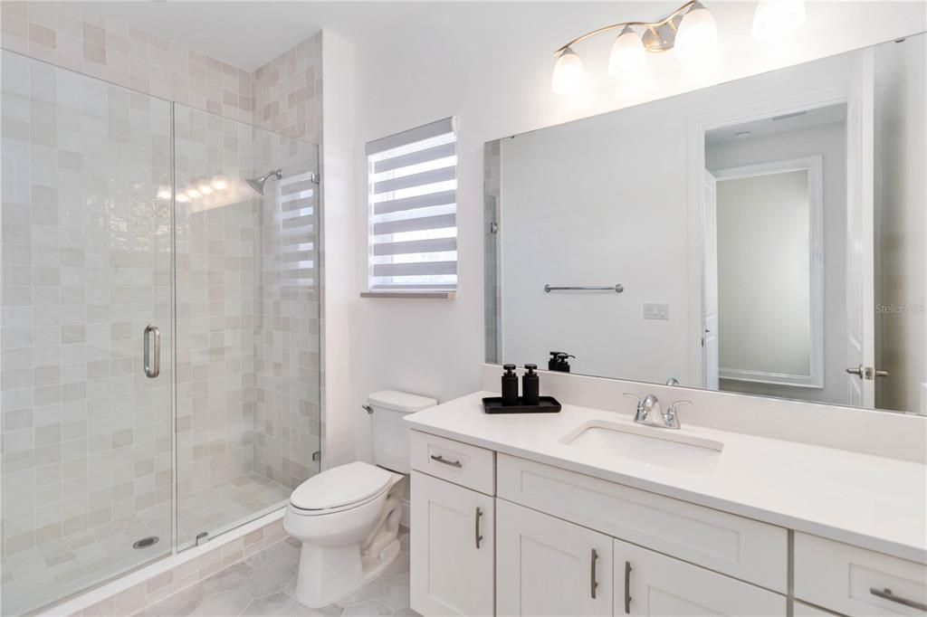 En Venta: $1,425,000 (5 camas, 4 baños, 4178 Pies cuadrados)