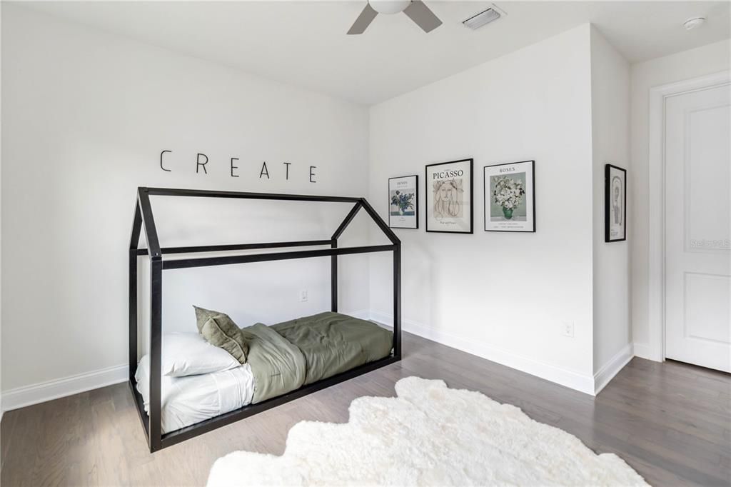 En Venta: $1,425,000 (5 camas, 4 baños, 4178 Pies cuadrados)