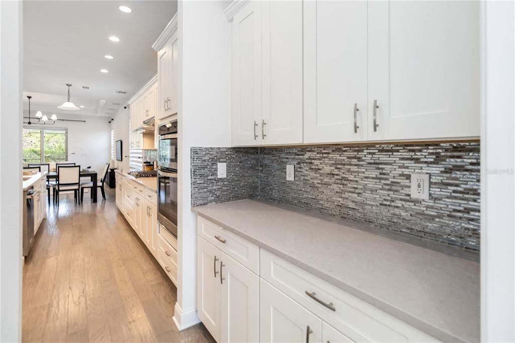 En Venta: $1,425,000 (5 camas, 4 baños, 4178 Pies cuadrados)