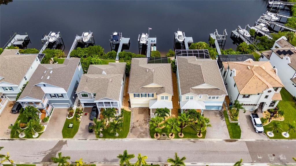 合同活跃: $1,050,000 (4 贝兹, 3 浴室, 2868 平方英尺)