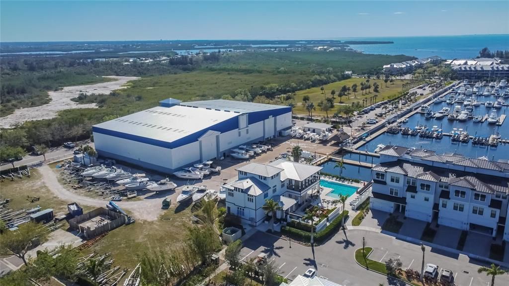 合同活跃: $1,050,000 (4 贝兹, 3 浴室, 2868 平方英尺)