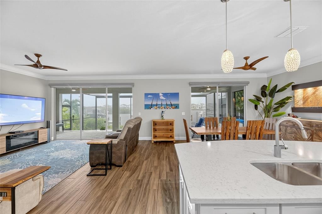 合同活跃: $1,050,000 (4 贝兹, 3 浴室, 2868 平方英尺)