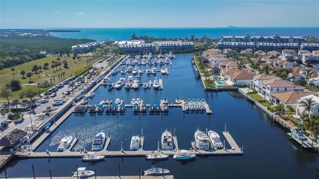 合同活跃: $1,050,000 (4 贝兹, 3 浴室, 2868 平方英尺)