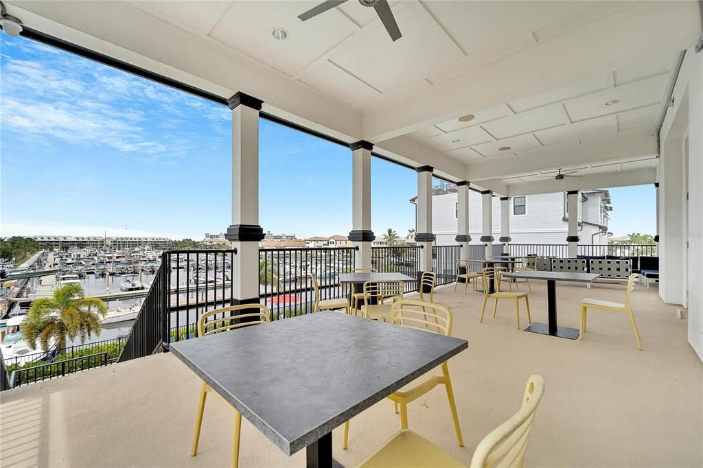 合同活跃: $1,050,000 (4 贝兹, 3 浴室, 2868 平方英尺)