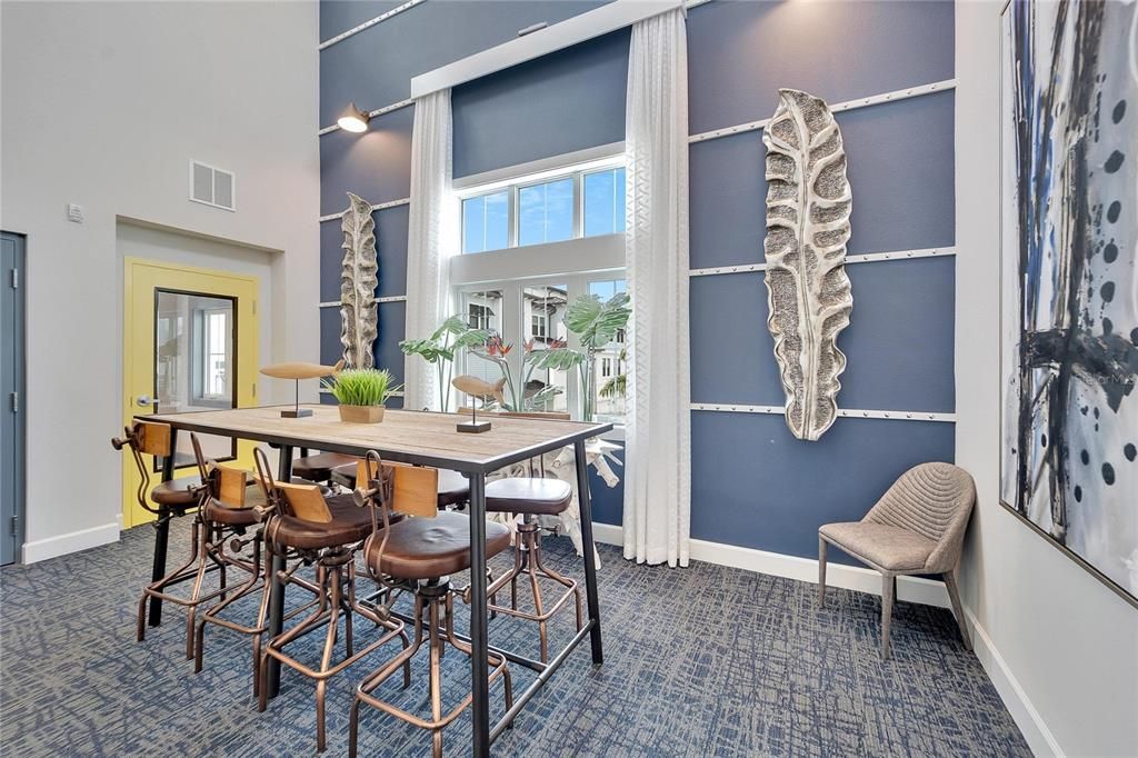 合同活跃: $1,050,000 (4 贝兹, 3 浴室, 2868 平方英尺)