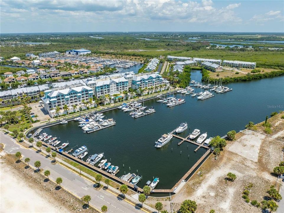 合同活跃: $1,050,000 (4 贝兹, 3 浴室, 2868 平方英尺)