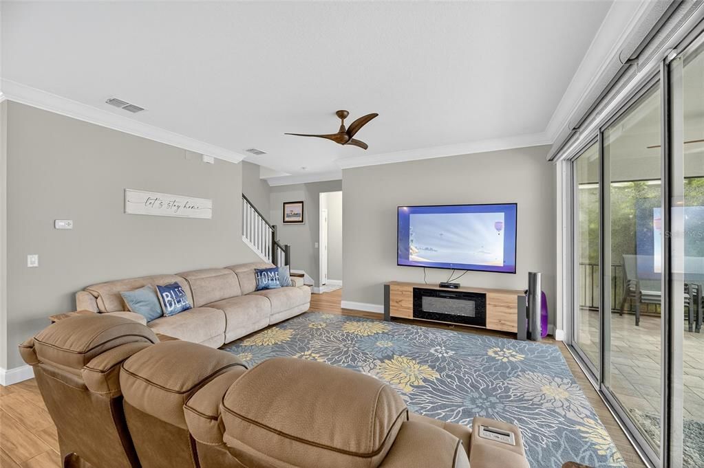 合同活跃: $1,050,000 (4 贝兹, 3 浴室, 2868 平方英尺)