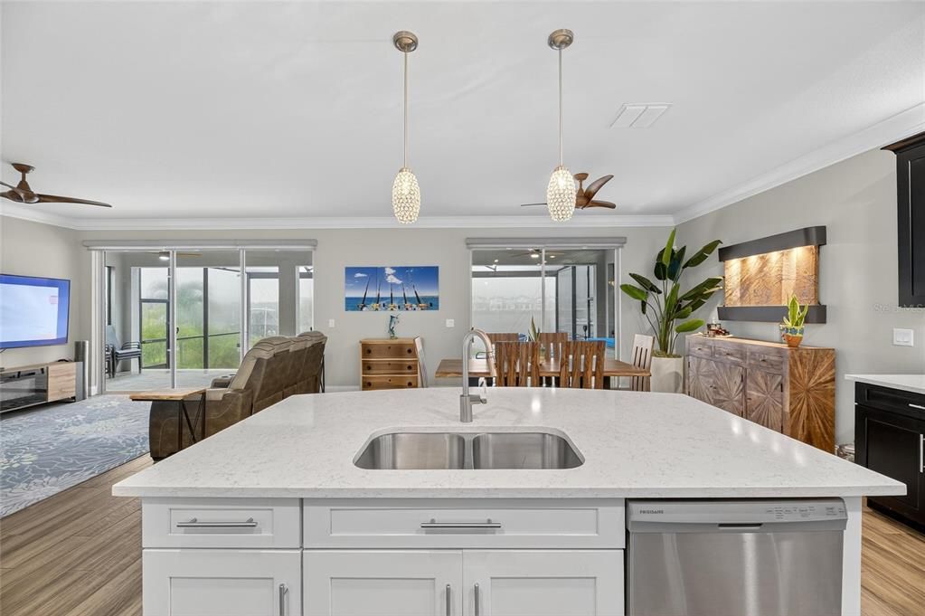 合同活跃: $1,050,000 (4 贝兹, 3 浴室, 2868 平方英尺)