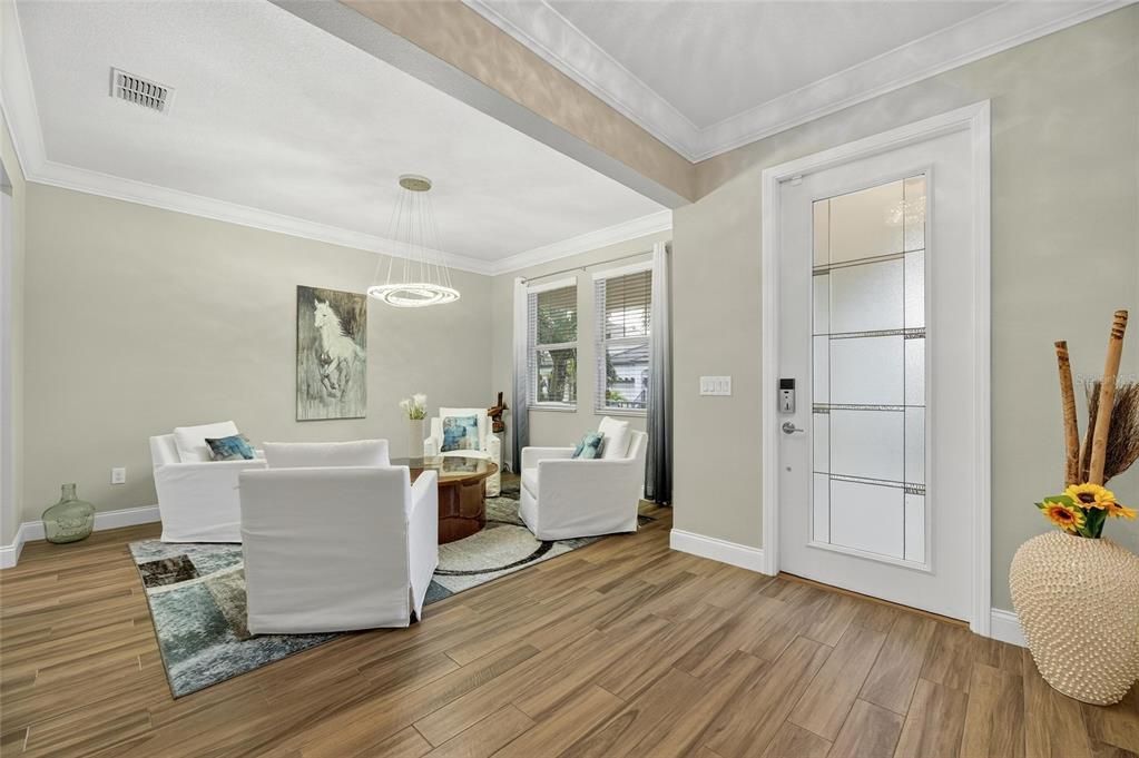 合同活跃: $1,050,000 (4 贝兹, 3 浴室, 2868 平方英尺)