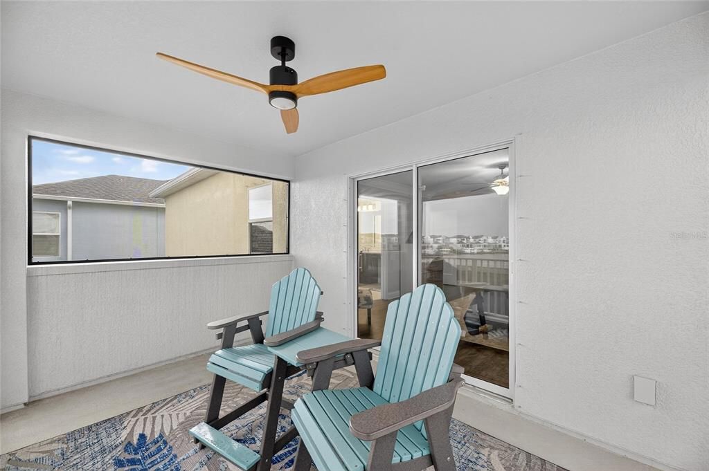 合同活跃: $1,050,000 (4 贝兹, 3 浴室, 2868 平方英尺)