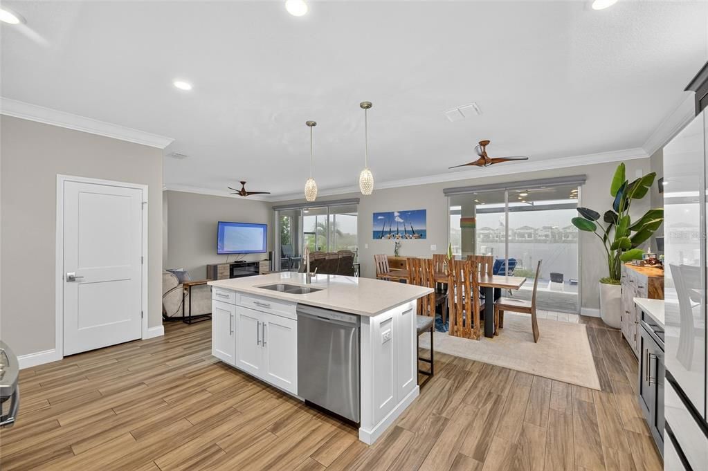 合同活跃: $1,050,000 (4 贝兹, 3 浴室, 2868 平方英尺)