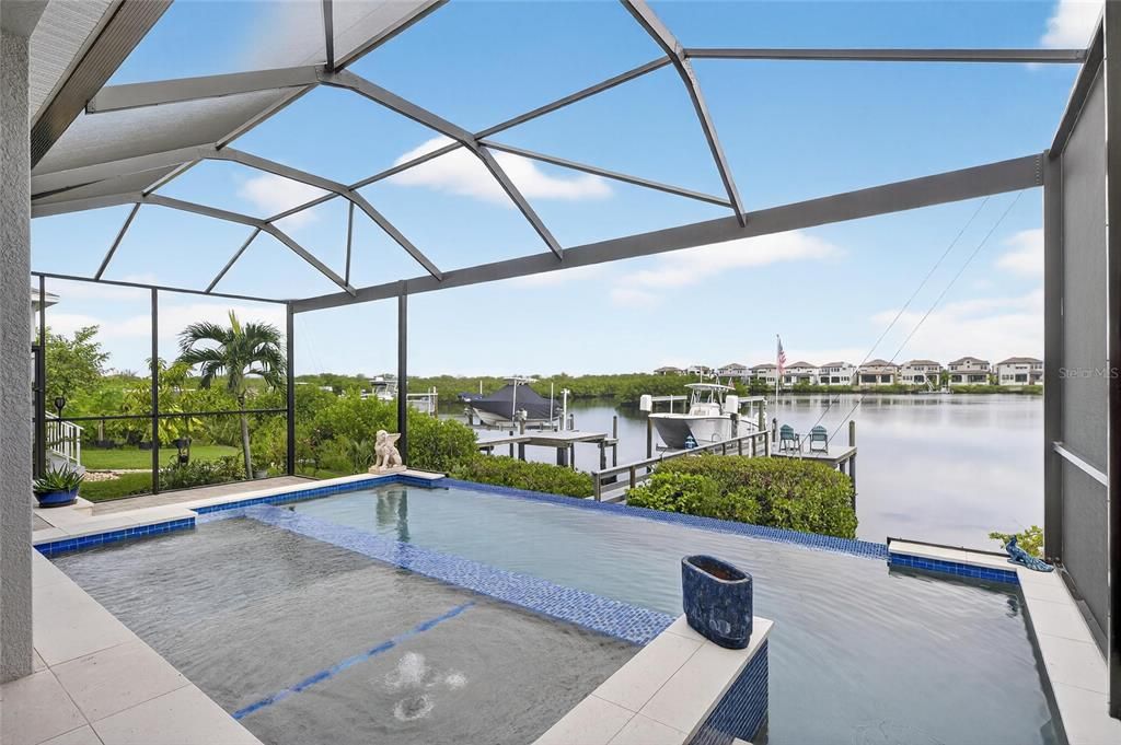 合同活跃: $1,050,000 (4 贝兹, 3 浴室, 2868 平方英尺)