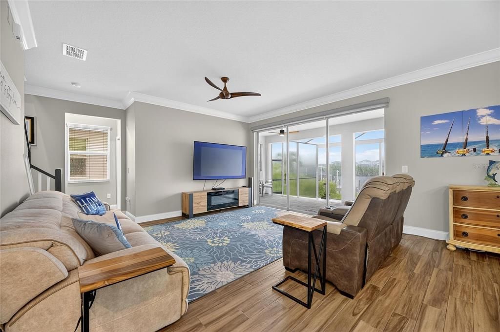 合同活跃: $1,050,000 (4 贝兹, 3 浴室, 2868 平方英尺)