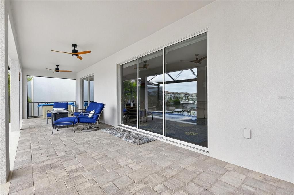 合同活跃: $1,050,000 (4 贝兹, 3 浴室, 2868 平方英尺)