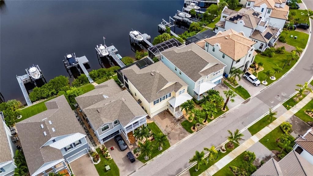 合同活跃: $1,050,000 (4 贝兹, 3 浴室, 2868 平方英尺)